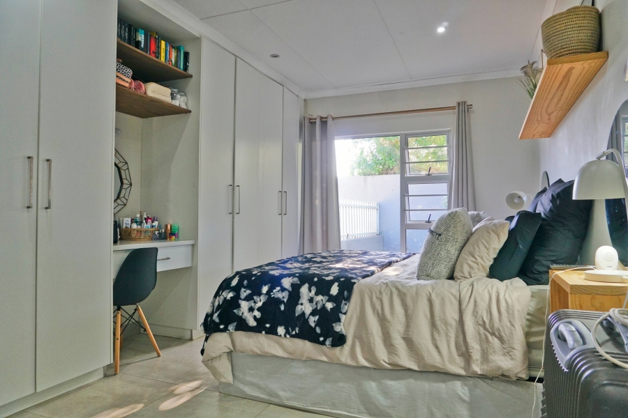 5 Bedroom Property for Sale in Sunrise On Sea Eastern Cape